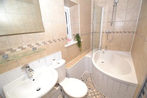 757 Wakefield Road, Bradford, BD4 7PT
