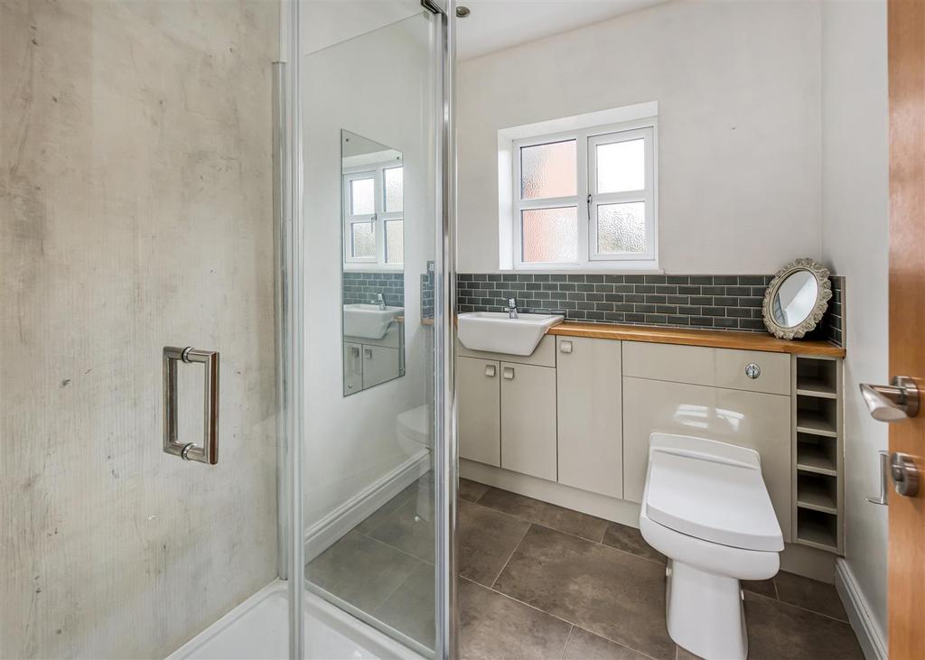 Rivendell-bed1 ensuite.jpg