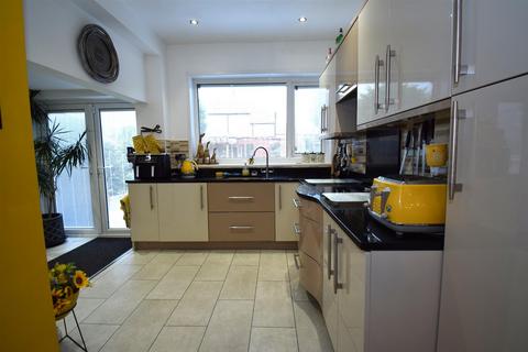 4 bedroom semi-detached house for sale, Chester Gardens, South Shields