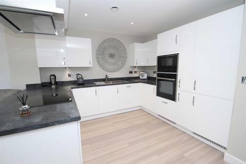 4 bedroom house to rent, The Carriages, Station Road, Handforth