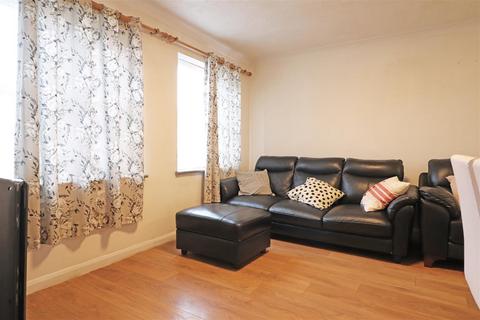 1 bedroom flat for sale, Wilton Road, Redhill