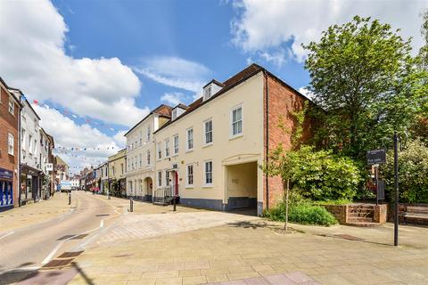 2 bedroom flat for sale, Bell Street, Romsey Town Centre. Hampshire