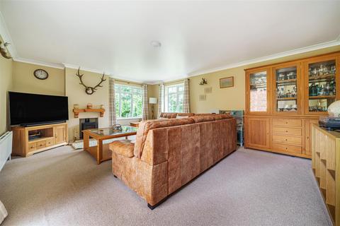 10 Sand Close, West Wellow, Romsey, SO51 6RD