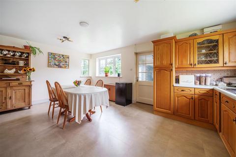 10 Sand Close, West Wellow, Romsey, SO51 6RD