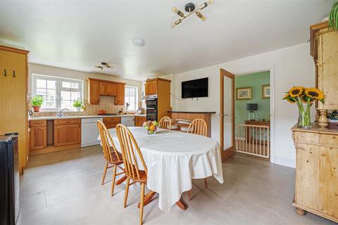 10 Sand Close, West Wellow, Romsey, SO51 6RD