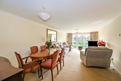 2 bedroom flat for sale, Palmerston House, Botley Road, Romsey, Hampshire