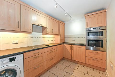 2 bedroom flat for sale, Palmerston House, Botley Road, Romsey, Hampshire