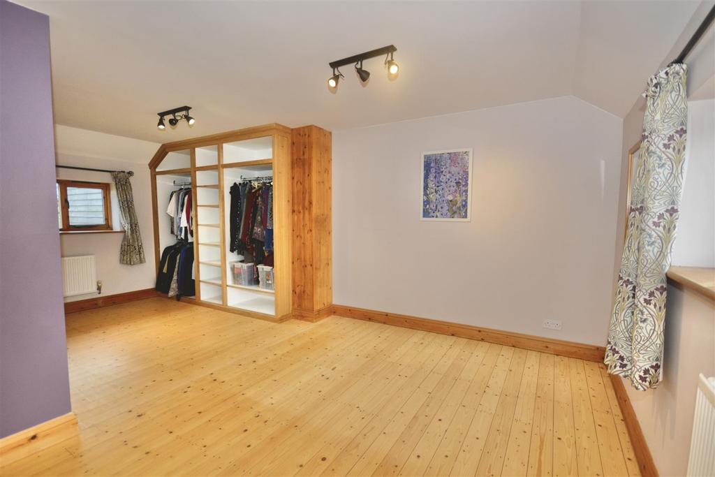 Bedroom 1 a.jpg