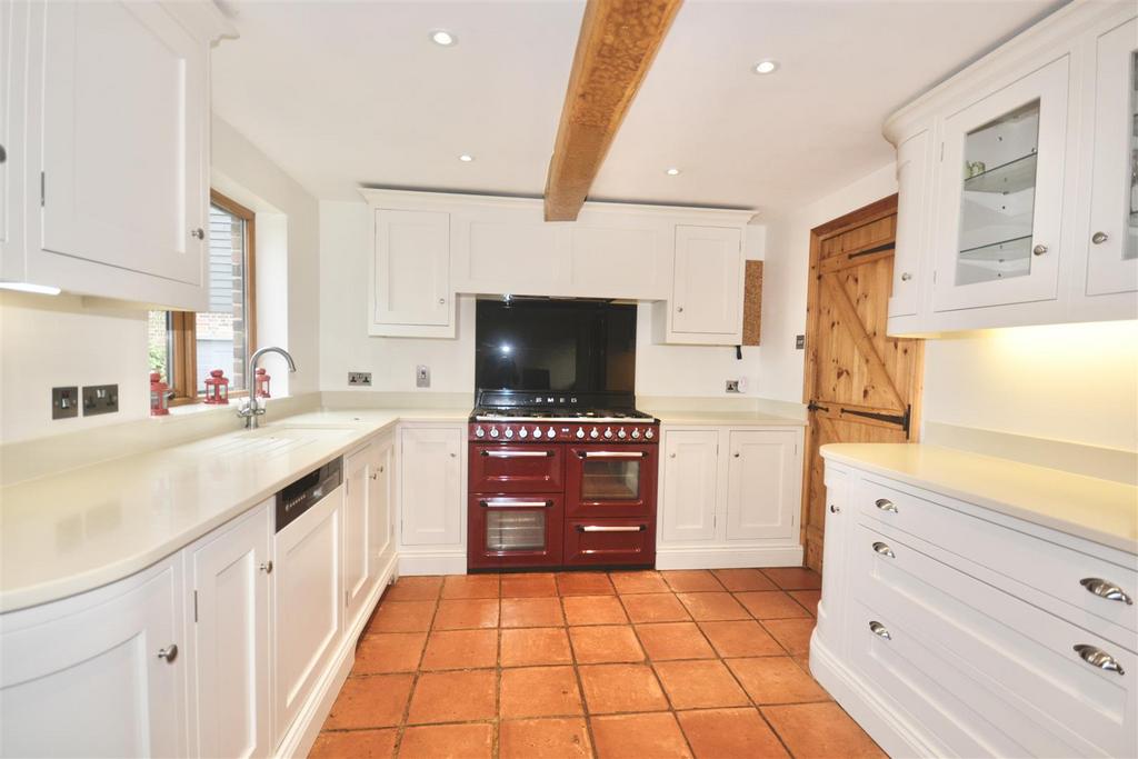 Kitchen 2.jpg