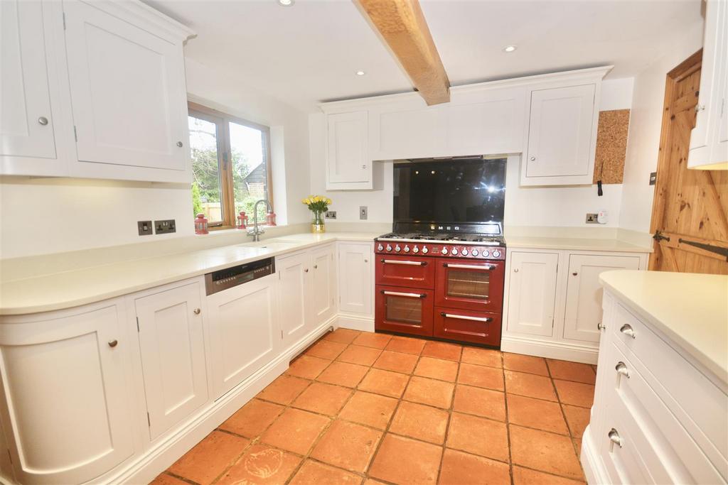 Kitchen 1.jpg