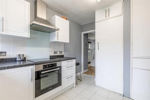 16 Foxlake Road, Byfleet, West Byfleet, KT14 7PW
