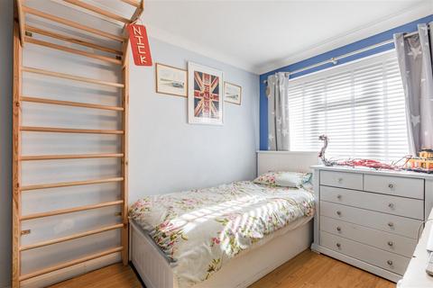 16 Foxlake Road, Byfleet, West Byfleet, KT14 7PW