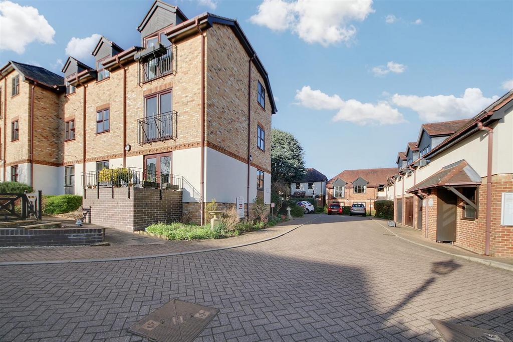 Slade Court, Watling Street, Radlett WD7 1 bed retirement property for