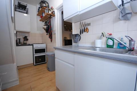 2 bedroom flat to rent, Fairlight Road, Tooting SW17