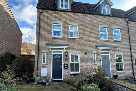 3 bedroom townhouse for sale, Kings Avenue, Ely CB7