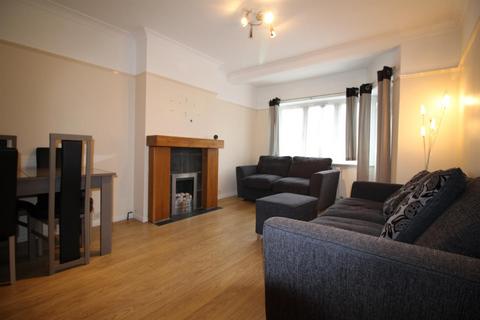 2 bedroom flat to rent - Deacons Hill Road, Elstree