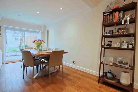 4 bedroom end of terrace house for sale, Kingsley Avenue, Borehamwood