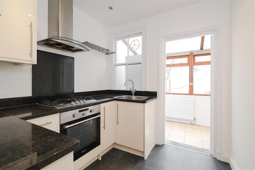 Wilton Avenue, Chiswick 2 bed apartment to rent - £1,850 pcm (£427 pw)