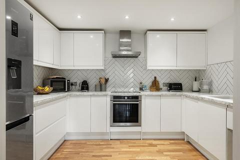 Flat 3, 2a Blenheim Gardens, London, SW2 5ET