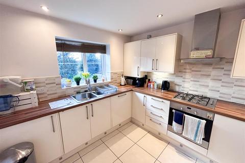 3 bedroom detached house for sale, Chase Road, Bromley, DY5 4TT