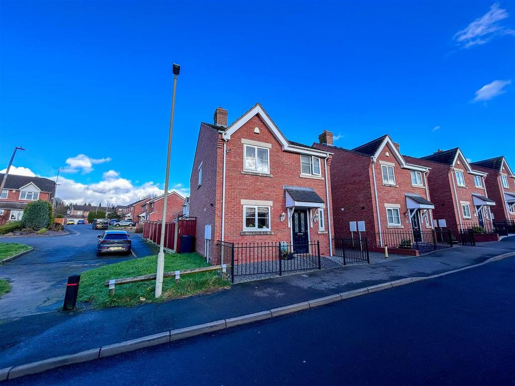 Chase Road, Bromley, DY5 4TT 3 bed detached house for sale £265,000