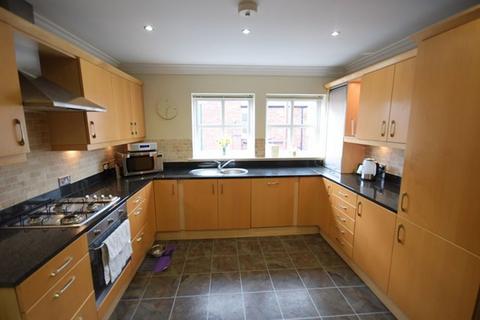 4 bedroom townhouse to rent, St Annes, Sunderland Road, South Shields