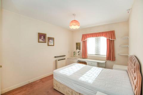 2 bedroom apartment for sale, Oak Tree Lodge, Harlow Manor Park, Harrogate, HG2 0QH