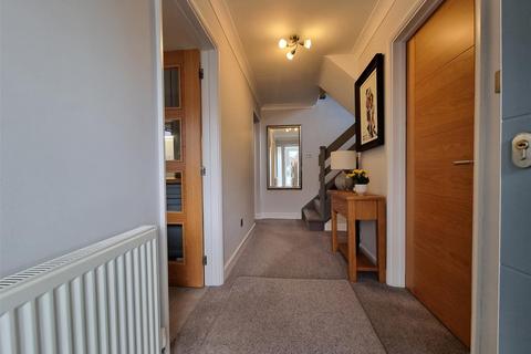 82 Beauchamp Road, Solihull, B91 2BU