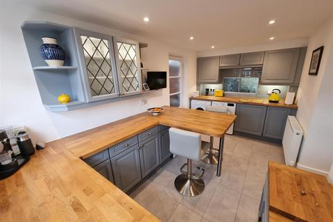 82 Beauchamp Road, Solihull, B91 2BU