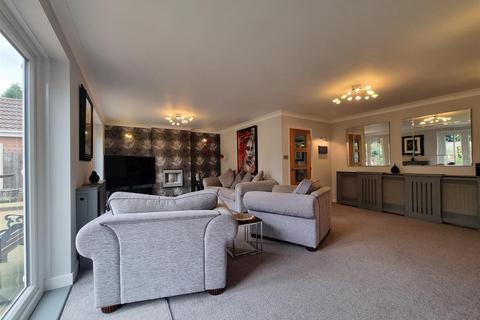 82 Beauchamp Road, Solihull, B91 2BU