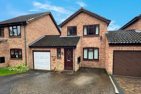 38 Berkeley Crescent, Frimley, Camberley, GU16 8YN