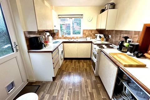 38 Berkeley Crescent, Frimley, Camberley, GU16 8YN