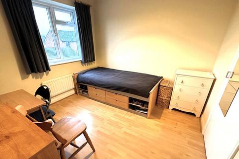 38 Berkeley Crescent, Frimley, Camberley, GU16 8YN