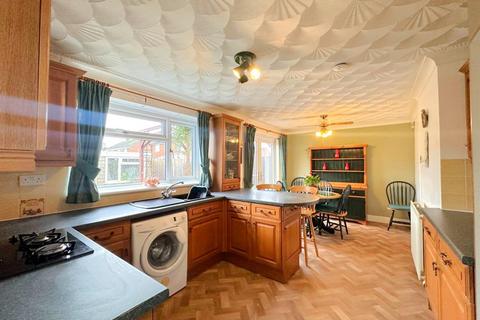 3 bedroom semi-detached house for sale, Durnford Road, Leicester LE18