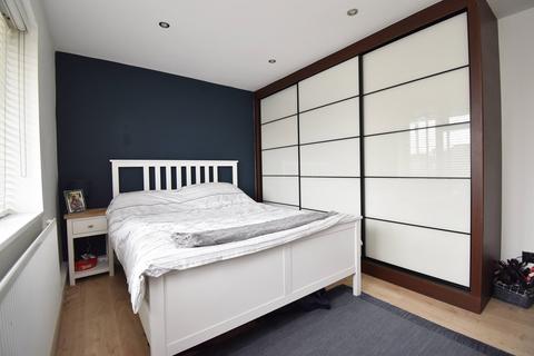 2 bedroom maisonette for sale, Havers Avenue, Hersham Village, KT12