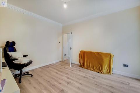 3 bedroom end of terrace house for sale, Tottenhall Road, London N13