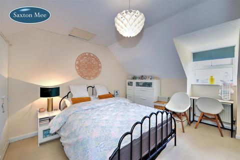 22 Grenoside Mount, Grenoside, Sheffield, S35 8SL