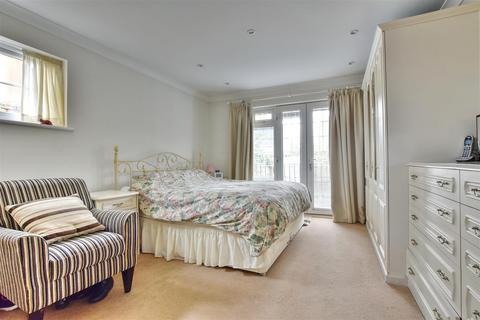 15 Blackfields Avenue, Bexhill-on-sea, TN39 4JL