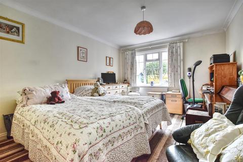 15 Blackfields Avenue, Bexhill-on-sea, TN39 4JL