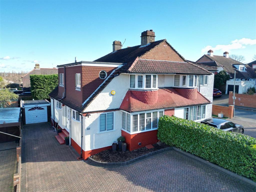 Burnt Ash Lane, Bromley, BR1 3 bed semidetached house for sale £675,000