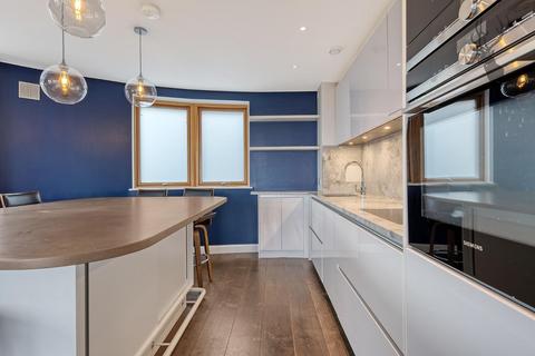 2 bedroom penthouse for sale, Roundwood Court, Bethnal Green