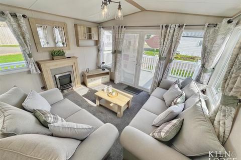 3 bedroom park home for sale, Naze Marine, Hall Lane, Walton On The Naze