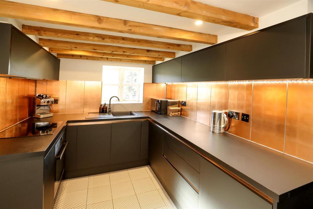 Underbank Old Road, Holmfirth HD9 3 bed semidetached house for sale