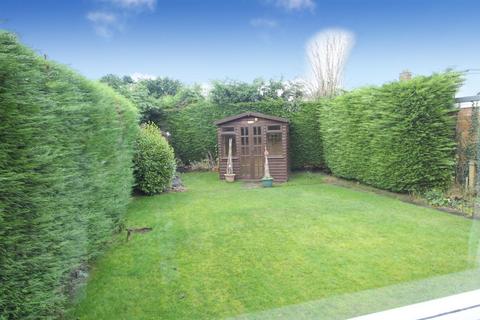 2 bedroom bungalow to rent, Burniston Gardens, Scarborough