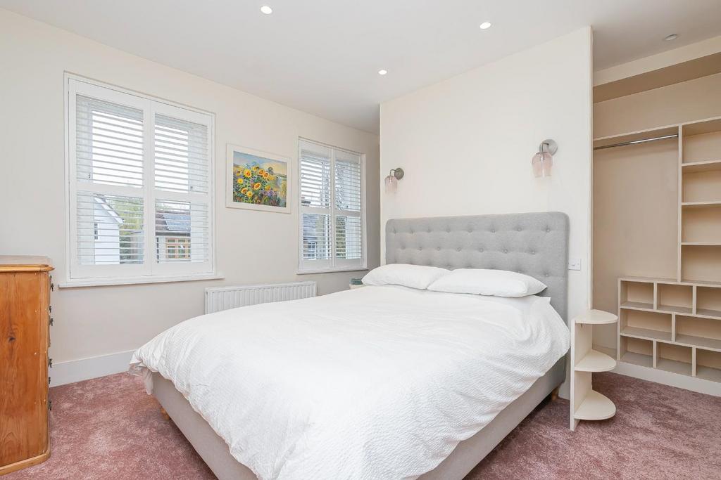 Princes Road, Buckhurst Hill IG9 3 bed end of terrace house for sale