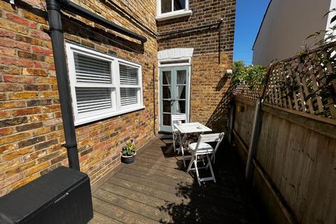 3 bedroom end of terrace house for sale, Princes Road, Buckhurst Hill IG9