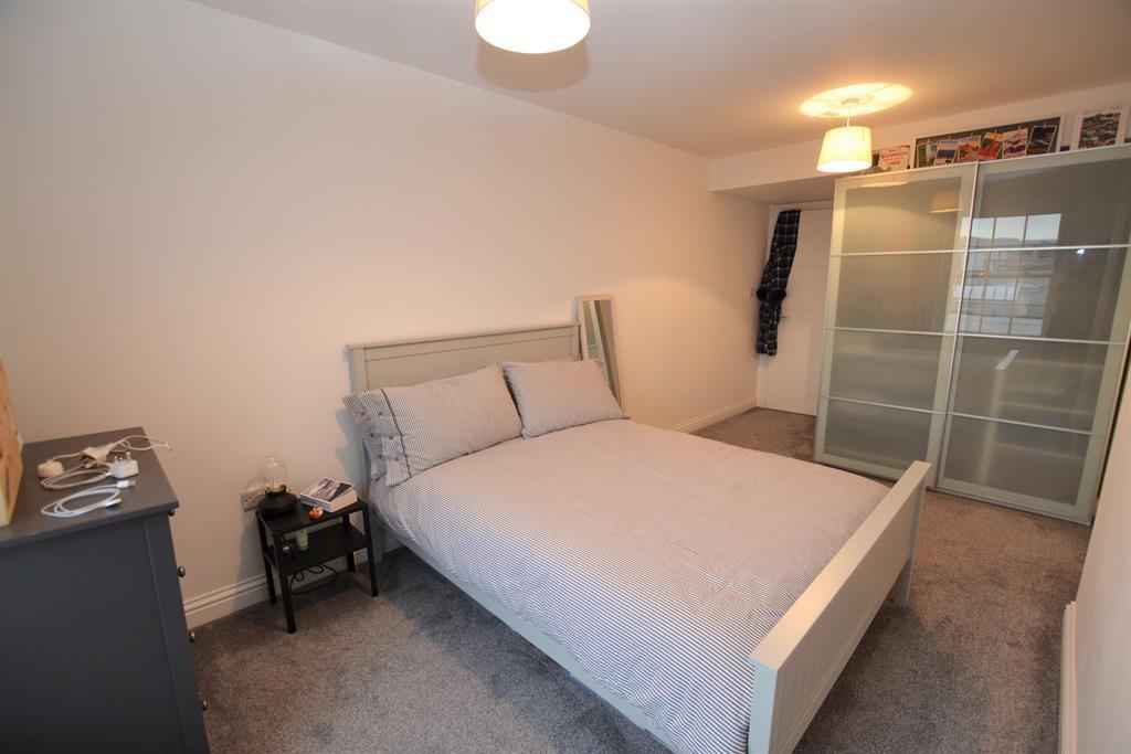 Street, Flat 5, GL52 2LZ 1 bed flat to rent £900 pcm (£208 pw)