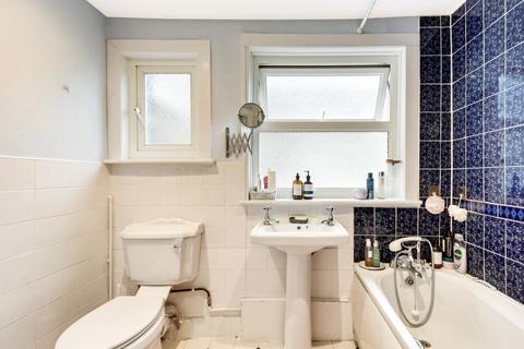 98a Catford Hill, London, SE6 4PU