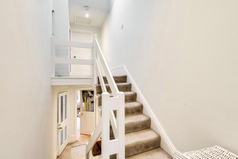 98a Catford Hill, London, SE6 4PU
