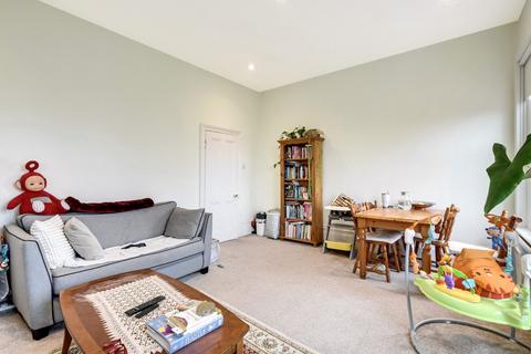 98a Catford Hill, London, SE6 4PU